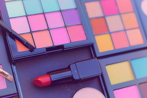 포토 JPG 해외이미지 직업 얼굴 분홍색 백그라운드 그림자 미술 사람없음 초록색 파란색 세트 컬러풀 뷰티 유행 보라색 페인트 화장품 립스틱 붓 화려 팔레트 상품 가루 볼터치 수집 피부 피부관리 만들기 윤곽 예술가 아이섀도 조립 돌봄 해외포토 컬러 컨셉 모션 문화예술 신체부위 화장 파일형식 이미지허브