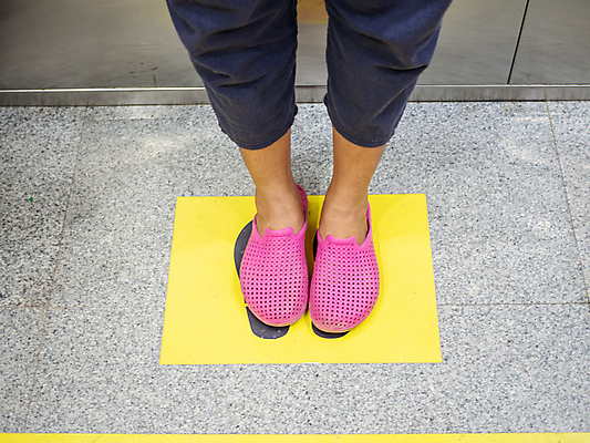 포토 JPG 해외이미지 컨셉 비즈니스 거리 바닥 실내 서기 안전 사람 사람없음 건물 사무실 건강관리 공백 고통 비즈니스맨 열 환경오염 바이러스 보호 질병 연결 엘리베이터 심볼 사인 예방 리프트 지역 커뮤니티 일반 소셜 양발 위생관리 전염병 제어 해외포토 건축물 남자 감정 의학 모션 건강 관리 내부 직장인 파일형식 이미지허브