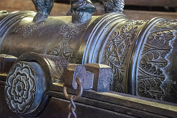 포토 JPG 해외이미지 전통 디자인 문화 무기 여행 백그라운드 표면 자물쇠 통 미술 사람없음 장식 빛 금속 힘 장비 총 수확 골동품 바퀴 화려 중세 역사 황금 보호 심볼 묘사 오브젝트 복고 군용 전쟁 마차 육군 청동 무거움 대포 놋쇠 옛날 해외포토 교통수단 컨셉 농업 재질 문화예술 군대 무게 파일형식 이미지허브