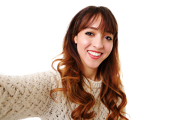 포토 JPG 해외이미지 백인 모델 1 라이프스타일 응시 여자 행복 얼굴 벽 백그라운드 한명 미소 사람 성인 뷰티 유행 흰색 표현 잡기 자신감 시원함 오르기 팔 고립 셀프 스페인어 스타일 카피스페이스 해외포토 서양인 시선 감정 컬러 모션 표정 생활 신체부위 공백 파일형식 이미지허브