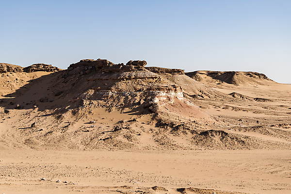 포토 JPG 해외이미지 모래 과학 여행 오렌지 중동 배낭 자연 휴가 산 건조 풍경 사람없음 야외 빨간색 파란색 갈색 환경 사막 탐험 시골 만 뜨거움 모래언덕 부식 먼지 지역 암초 아라비아 멀리 탐사 동쪽 내추럴 지질학 카피스페이스 해외포토 교육 나라 컬러 가방 과일 공백 방향 언덕 생태계 파일형식 이미지허브