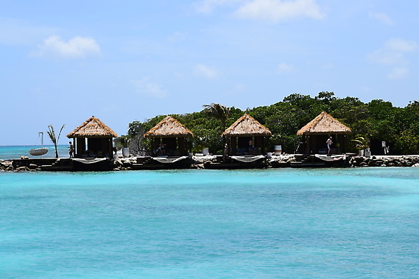 포토 JPG 해외이미지 나무 모래 바다 섬 여행 자연 하늘 휴가 손바닥 풍경 사람없음 야외 물 여름 파란색 야자수 맑음 흰색 휴양지 코코넛 카리브해 이국적 파라다이스 수평선 해외포토 자연요소 식물 손 계절 컬러 과일 날씨 장소 생태계 파일형식 이미지허브