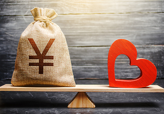 포토 JPG 해외이미지 돈 사람없음 금융 경제 하트 돈자루 엔 보호 서비스 시스템 보험 수평저울 지원 보험금 나무배경 해외포토 모양 백그라운드 컨셉 저울 재산 파일형식 이미지허브