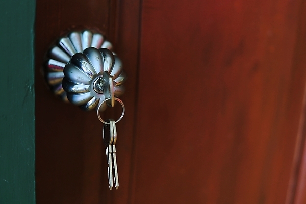 포토 JPG 해외이미지 디자인 건축양식 부분 가정 열쇠 출입구 주택 실내 손잡이 안전 사람없음 내부 목재 장식 갈색 문 금속 방 오픈 원형 구멍 보호 입장 오브젝트 시작 질감 잠금 보안 대문 열쇠구멍 문고리 노크 놋쇠 사생활 철강 해외포토 도형 나무 건축 컬러 컨셉 재료 재질 건물 파일형식 이미지허브