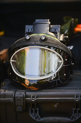 포토 JPG 해외이미지 손 응시 어린이 안전 사람 정장 사람없음 금속 공연 장비 공구 기술자 경찰 보호 헬멧 위험 폭발 폭발물 폭탄 군용 보안 보여주기 해외포토 직업 시선 옷 무기 컨셉 모션 재질 군대 이벤트 신체부위 도구 보호장비 파일형식 이미지허브