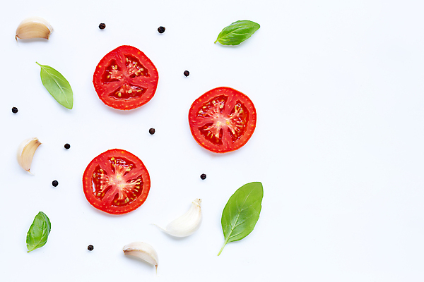 포토 JPG 해외이미지 백그라운드 토마토 채소 식재료 단면 실내 마늘 사람없음 신선 흰배경 후추 바질 카피스페이스 해외포토 내부 공백 흰색 향신료 파일형식 이미지허브