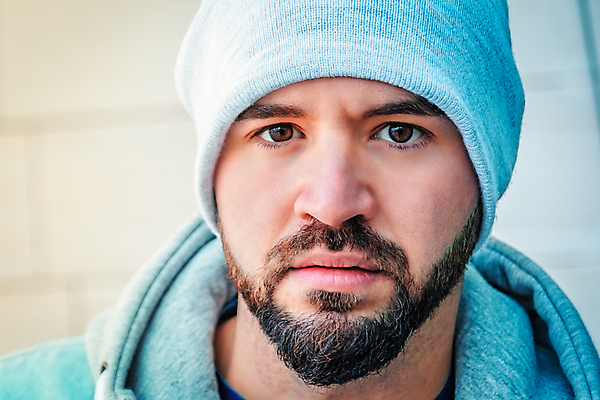 포토 JPG 해외이미지 백인 모델 라이프스타일 응시 옷 계절 공원 남자 행복 얼굴 스포츠 포즈 백그라운드 모션 휴식 거리 건강 한명 사람 앉기 성인 야외 운동 뷰티 유행 코트 가을 흰색 도시 내추럴 스타일 해외포토 서양인 1 시선 공공시설 감정 컬러 컨셉 생활 신체부위 외투 파일형식 이미지허브