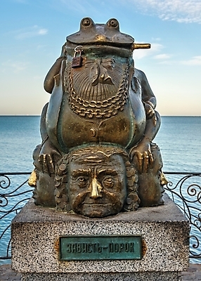 포토 JPG 해외이미지 유럽 도로 모래 바다 조각 여행 휴식 거리 사람없음 건물 태양 식당 산책 산책로 바 뜨거움 휴양지 두꺼비 천연기념물 우크라이나 해외포토 자연요소 건축물 나라 길 컨셉 교통시설 양서류 상점 장소 파일형식 이미지허브