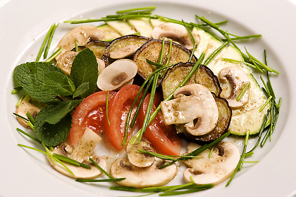 포토 JPG 해외이미지 접시 음식 조각 포크 다이어트 토마토 채소 치즈 건강 마늘 사람없음 초록색 저녁식사 버섯 이탈리아 샐러드 신선 고명 사발 선택 혼합 상추 레몬 날것 점심식사 섞기 스타일링 채식주의자 비건 해외포토 식기 유럽 컬러 컨셉 과일 유제품 식사 사기그릇 채식 파일형식 이미지허브