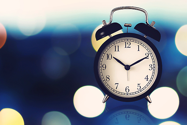 포토 JPG 해외이미지 직업 행복 시계 포즈 백그라운드 컨셉 비즈니스 성공 스트레스 아이디어 사람없음 파란색 사무실 달리기 우주 수확 시간 업무 절약 날짜 계획 심볼 손목시계 경영자 복고 약속 바쁨 보케 공포 과거 야근 타이머 경영 마감 분 블러 압력 인내 카운트다운 해외포토 감정 컬러 농업 장신구 모션 작업 리더 파일형식 이미지허브