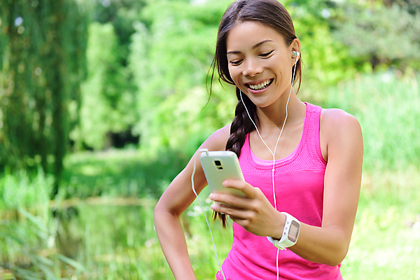 포토 JPG 해외이미지 라이프스타일 여자 음악 스포츠 이어폰 자연 모바일 세포 건강 한명 사람 성인 야외 초록색 여름 스마트폰 핸드폰 달리기 조깅 운동 자료 봄 듣기 도시 스마트 나눔 공유 달리기선수 소셜미디어 주자 크로스컨트리 해외포토 1 계절 컬러 음향기기 컨셉 모션 문화예술 생활 전자제품 스마트기기 생태계 육상선수 파일형식 이미지허브