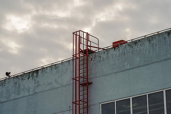 포토 JPG 해외이미지 디자인 산업 벽 백그라운드 건축양식 사다리 하늘 지붕 불 추상 출입구 안전 사람없음 야외 건물 빨간색 파란색 계단 금속 과학기술 흰색 긴급 도시 탈출 철 단계 대피 철강 철책 선두 해외포토 자연요소 건축물 건축 컬러 컨셉 무늬 재질 기술 도구 파일형식 이미지허브