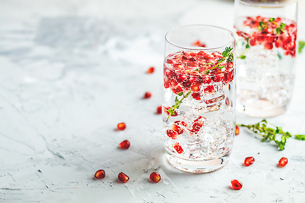 포토 JPG 해외이미지 사람없음 아웃포커스 물 허브 흰배경 석류 석류알 인퓨즈드워터 해외포토 자연요소 식물 백그라운드 과일 촬영기법 흰색 파일형식 이미지허브