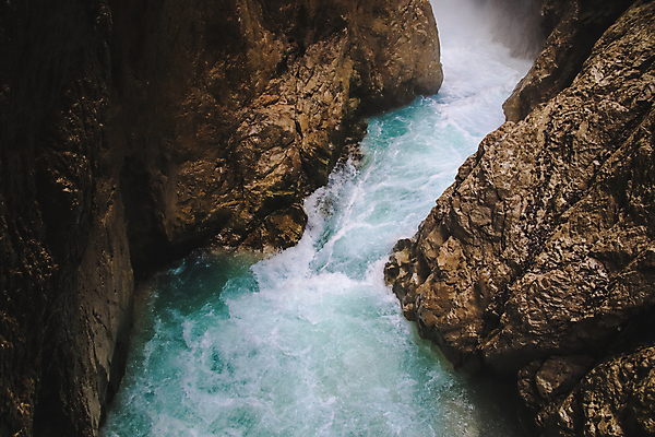 포토 JPG 해외이미지 공원 여행 백그라운드 잎 자연 산 파노라마 풍경 사람없음 야외 초록색 물 여름 파란색 강 뷰티 환경 골짜기 폭포 가을 바위 개울 황무지 오스트리아 숲 내추럴 해외포토 자연요소 식물 계절 공공시설 유럽 컬러 촬영기법 돌_바위 생태계 파일형식 이미지허브