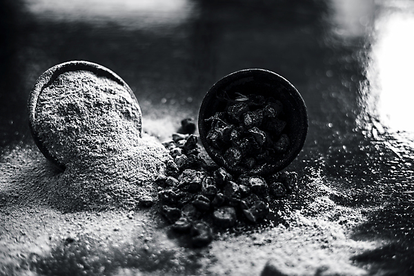 포토 JPG 해외이미지 여자 건강 사람없음 치료 초록색 약 흰색 사발 약초 가루 인도인 허브 유기농 뿌리 거미 점토 시스템 고립 에이즈 치유 카운트 해외포토 외국인 식물 웰빙 컬러 곤충 의학 사람 동양인 풀_식물 사기그릇 질병 파일형식 이미지허브