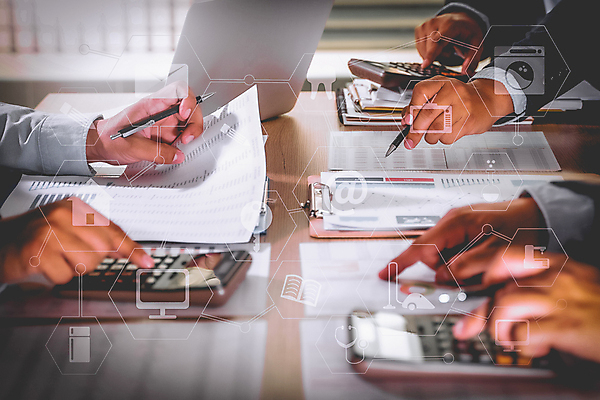 포토 JPG 해외이미지 컨셉 돈 인터넷 비즈니스 통계 그래프 사람 사람없음 금융 컴퓨터 사무실 스크린 모니터 자료 거래 비즈니스맨 네트워크 결과 계획 위험 가격 무선전화기 고객 스마트 분석 속도 무역 보고서 상담 외화 투자 온라인 자원 진행 계기판 마케팅 소셜미디어 지능 투자자 경제학 해외포토 교육 남자 산업 경제 전자제품 직장인 재산 전화기 파일형식 이미지허브