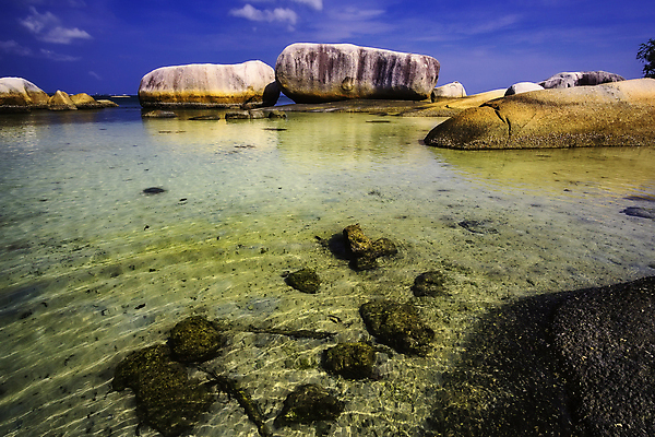 포토 JPG 해외이미지 구름 아시아 모래 바다 섬 여행 자연 하늘 휴가 풍경 사람없음 야외 가로 물 여름 파란색 뷰티 맑음 바위 시골 그룹 큼 인도네시아 장면 내추럴 많음 해외포토 자연요소 계절 나라 컬러 컨셉 날씨 돌_바위 크기 생태계 파일형식 이미지허브