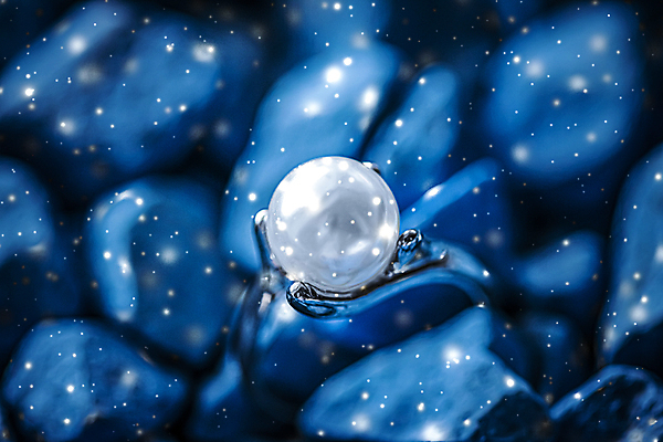 포토 JPG 해외이미지 장신구 실내 사람없음 뷰티 조약돌 반지 화려 우아함 보석 파란배경 진주 해외포토 백그라운드 컨셉 내부 파란색 돌_바위 광석 파일형식 이미지허브