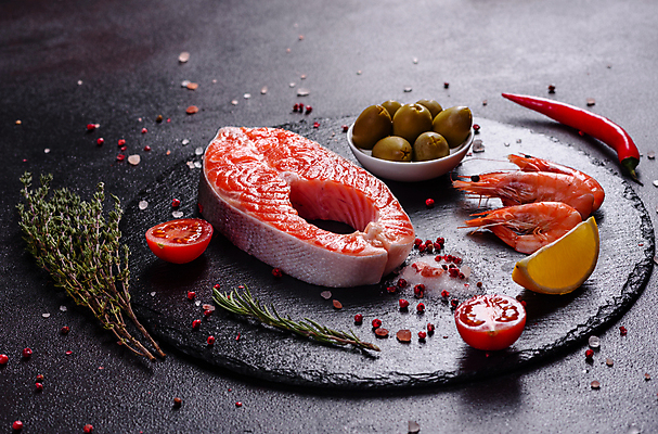 포토 JPG 해외이미지 접시 음식 바다 조각 백그라운드 다이어트 재료 탁자 건강 육류 어류 스테이크 요리 사람없음 빨간색 식당 검은색 식사 저녁식사 어둠 신선 맛 그릴 정상 먹기 레몬 허브 해산물 준비 날것 소금 연어 로즈메리 점심식사 생식 송어 해외포토 식물 식기 컬러 가구 컨셉 과일 식재료 모션 주방용품 서양음식 상점 수중동물 파일형식 이미지허브