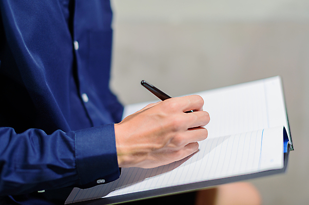 포토 JPG 해외이미지 직업 학생 여학생 여자 교육 종이 비즈니스 사업가 손가락 학교 성공 설계 직장 실내 한명 사람 사람없음 책 노트북 스터디 컴퓨터 사무실 펜 쪽지 공책 시험 기록 업무 작업 비즈니스맨 비즈니스우먼 편지 읽기 책상 대학교 문서 상업 만들기 페이지 결재 해외포토 1 손 남자 가구 컨셉 회사 모션 문구용품 내부 전자제품 학습 필기구 직장인 파일형식 이미지허브