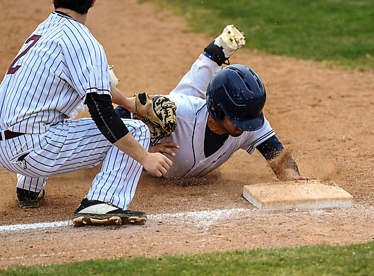포토 JPG 해외이미지 주간 전신 남자 청소년 앉기 상반신 야외 두명 앞모습 옆모습 10대 야구 타자 야구글러브 야구모자 야구복 야구장 슬라이딩 십대남자만 해외포토 자연요소 모자_잡화 뷰포인트 스포츠시설 모션 사람 운동복 구기 야구용품 글러브 야구선수 남자만 십대만 파일형식 이미지허브