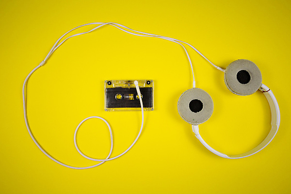 포토 JPG 해외이미지 디자인 음악 백그라운드 비즈니스 모바일 사람없음 컴퓨터 디지털 검은색 헤드폰 소리 듣기 장비 CD 흰색 카세트테이프 코드 볼륨 연결 휴대용 DJ 마이크 오브젝트 오디오 철사 스테레오 진행 고립 해외포토 컬러 음향기기 모션 문화예술 전자제품 파일형식 이미지허브