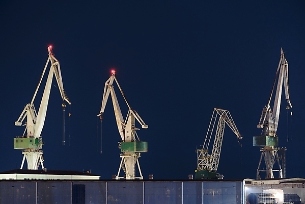 포토 JPG 해외이미지 밤하늘 사람없음 야외 중장비 야간 조선소 기중기 산업시설 산업현장 해외포토 자연요소 산업 하늘 산업장비 파일형식 이미지허브