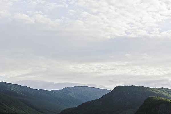 포토 JPG 해외이미지 구름 유럽 여행 자연 벽지 휴가 산 파노라마 노르웨이 풍경 사람없음 야외 파란색 컬러풀 태양 계곡 하이킹 황무지 숲 언덕 엽서 북쪽 타운 내추럴 산악지대 스칸디나비아 해외포토 자연요소 나라 컬러 레저 촬영기법 도시 편지 방향 생태계 파일형식 이미지허브