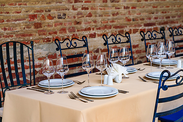 포토 JPG 해외이미지 식기 접시 기념일 음료 포크 와인잔 유리 탁자 이벤트 사람없음 내부 장식 빛 세트 식당 와인 축제 식사 저녁식사 희망 카페 식탁보 흰색 축하 직물 칼 고급 우아함 은색 크리스탈 서비스 메뉴 냅킨 서빙 설정 점심식사 스타일링 해외포토 감정 컬러 가구 컨셉 술잔 재질 주류 상점 광석 파일형식 이미지허브