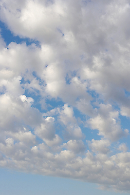 포토 JPG 해외이미지 구름 백그라운드 자연 하늘 바람 날씨 추상 사람없음 야외 여름 파란색 빛 햇빛 태양 뷰티 우주 환경 자유 흰색 그룹 큼 장면 천국 솜털 해외포토 자연요소 계절 컬러 컨셉 무늬 크기 생태계 파일형식 이미지허브