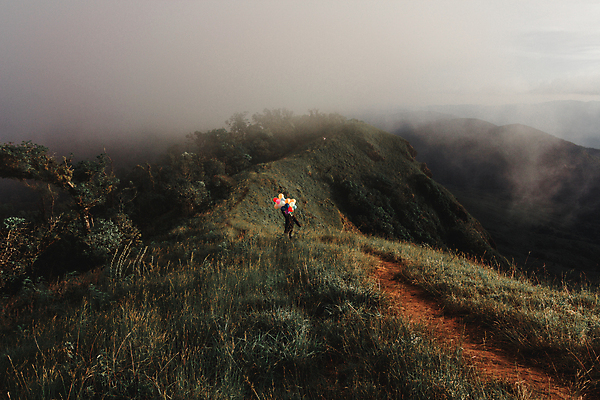 포토 JPG 해외이미지 구름 계절 야생동물 여행 백그라운드 배낭 자국 태국 자연 하늘 아침 휴가 산 사람 사람없음 야외 초록색 파란색 빛 햇빛 태양 여행객 걷기 일출 환경 일몰 트래킹 하이킹 숲 언덕 풍선 내추럴 파라다이스 하이커 해외포토 주간 자연요소 동물 아시아 컬러 가방 모션 레저 노을 생태계 파일형식 이미지허브