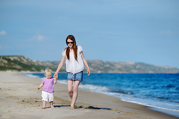 포토 JPG 해외이미지 백인 라이프스타일 여자 딸 행복 어린이 모래 바다 2 가족 엄마 휴가 함께함 사람 성인 야외 두명 물 여름 기쁨 육아 흰색 지중해 그리스 터키석 해외포토 자연요소 서양인 계절 감정 유럽 컬러 컨셉 관계 생활 보석 파일형식 이미지허브