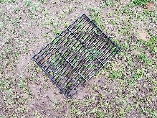 포토 JPG 해외이미지 잔디 사람없음 금속 검은색 흙 바 그릴 바비큐 굽기 먼지 땅바닥 해외포토 식물 음식 컬러 재질 주방용품 바닥 구이 파일형식 이미지허브