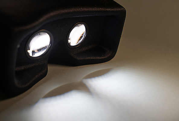 포토 JPG 해외이미지 응시 교육 어린이 과학 상상 놀이 미래 고글 기술 사람없음 스마트폰 핸드폰 컴퓨터 3D 헤드폰 시험 탐험 체험 괴짜 호기심 비전 개성 기어 세대 판지 진행 혁명 소프트웨어 인터페이스 지능 가상 가상현실 현실 획기적 해외포토 시선 감정 음향기기 컨셉 사람 전자제품 스마트기기 디지털합성 파일형식 이미지허브