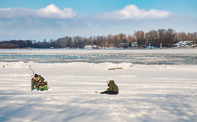 포토 JPG 해외이미지 계절 남자 호수 선 음식 스포츠 겨울 자연 하늘 낚시 어업 사람 앉기 풍경 성인 취미 사람없음 야외 물 파란색 강 냉동 얼음 장비 추위 흰색 잡기 구멍 고리 서리 낚시꾼 미끼 우크라이나 해외포토 자연요소 유럽 산업 컬러 모션 레저 생태계 파일형식 이미지허브