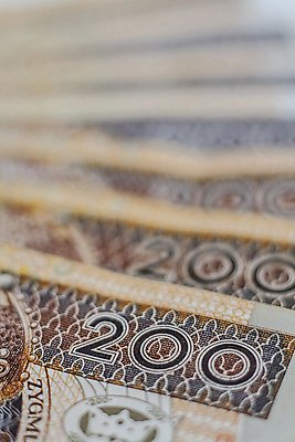 포토 JPG 해외이미지 지폐 돈 비즈니스 사람없음 금융 숫자 노란색 쪽지 시장 재산 닫기 일렬 광택 우표 폴란드 계산서 예산 줄서기 해외포토 문자 유럽 컬러 모션 경제 파일형식 이미지허브