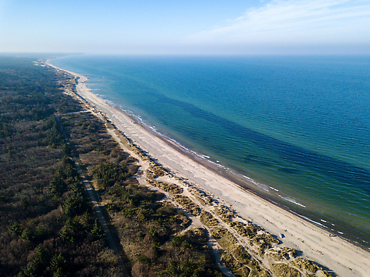 포토 JPG 해외이미지 유럽 모래 바다 여행 백그라운드 자연 하늘 휴가 안테나 덴마크 풍경 사람없음 물 파란색 빛 태양 일출 맑음 정상 숲 모래언덕 드론 발트해 수평선 해외포토 자연요소 나라 컬러 통신 날씨 북유럽 노을 언덕 생태계 파일형식 이미지허브