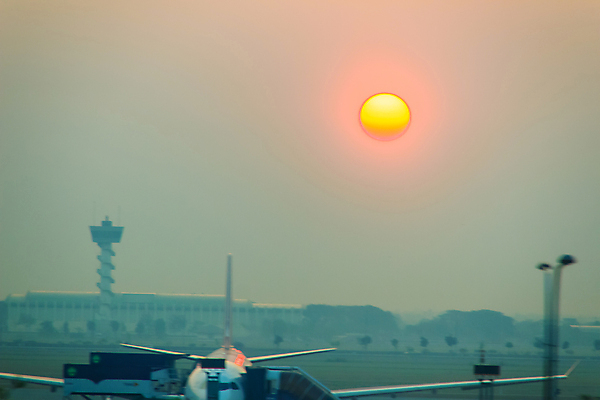 포토 JPG 해외이미지 실루엣 여행 백그라운드 오렌지 자연 벽지 하늘 아침 날씨 추상 휴가 풍경 사람없음 야외 빨간색 여름 빛 햇빛 태양 노란색 평화 우주 일출 환경 계란 맑음 황혼 일몰 놀람 새벽 꿈 황금 공항 저녁 즐거움 장면 천국 노른자 연소 웅장함 터미널 수평선 해외포토 주간 자연요소 계절 감정 컬러 컨셉 무늬 과일 교통시설 촬영기법 표정 노을 알 야간 생태계 파일형식 이미지허브