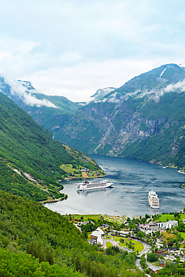 포토 JPG 해외이미지 여행 교통시설 자국 모션 자연 휴가 산 항해 안테나 노르웨이 풍경 사람없음 야외 물 여름 여행객 항구 수영 탐험 관찰 보트 정상 큼 크루즈 갑판 함선 북쪽 포트 넘어짐 스칸디나비아 해외포토 자연요소 계절 유럽 교통 배_교통 통신 사람 수상스포츠 크기 방향 시설 생태계 파일형식 이미지허브