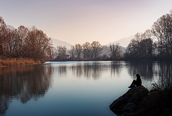 포토 JPG 해외이미지 1 남자 실루엣 호수 스포츠 바다 여행 백그라운드 오렌지 자연 하늘 아침 낚시 서기 사람 풍경 취미 사람없음 야외 물 여름 강 햇빛 태양 반사 일출 황혼 일몰 연못 잡기 보트 저녁 낚시꾼 얼레 민물 수평선 해외포토 주간 자연요소 계절 배_교통 과일 모션 레저 촬영기법 노을 야간 생태계 파일형식 이미지허브