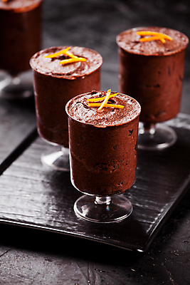 포토 JPG 해외이미지 음식 오렌지 유리 디저트 실내 건강 사람없음 초콜릿 검은색 흰색 크림 무스 석판 채식주의자 핸드메이드 비건 해외포토 컬러 과일 재질 내부 채식 파일형식 이미지허브