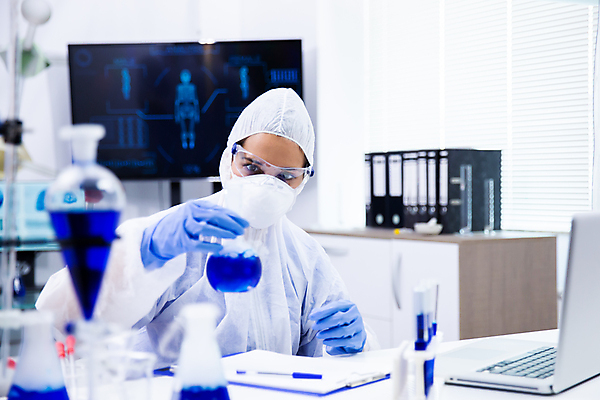 포토 JPG 해외이미지 응시 여자 과학 실내 실험기구 실험 마스크 한명 들기 상반신 성인 앞모습 실험복 실험실 과학자 플라스크 보안경 넣기 연구소 성인여자한명만 방호복 해외포토 직업 1 시선 옷 뷰포인트 모션 사람 내부 가운 안전장비 학자 여자한명만 성인여자만 파일형식 이미지허브