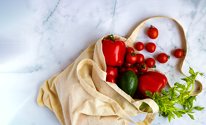 포토 JPG 해외이미지 라이프스타일 음식 백그라운드 컨셉 다이어트 토마토 채소 가방 재료 자연 피망 건강 요리 사람없음 빨간색 초록색 환경 주방 재활용 샐러드 핸드백 신선 에코 유기농 날것 아보카도 유지 내추럴 영 점심식사 무료 바이오 생태학 숙성 채식주의자 해외포토 웰빙 잡화 교육 컬러 과일 생활 숫자 식사 친환경 생태계 채식 파일형식 이미지허브
