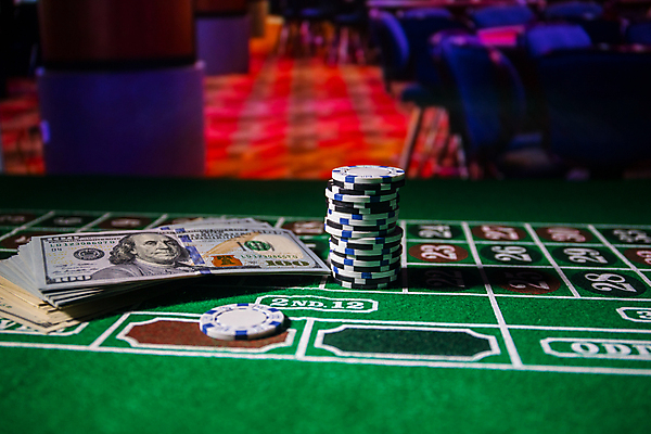 포토 JPG 해외이미지 사람없음 아웃포커스 트럼프 포커칩 도박 카지노 포커 해외포토 촬영기법 놀이용품 게임 파일형식 이미지허브