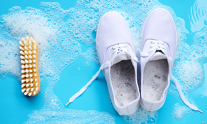 포토 JPG 해외이미지 운동화 사람없음 붓 빨래 파란배경 비누거품 해외포토 백그라운드 신발 가사 파란색 거품 파일형식 이미지허브