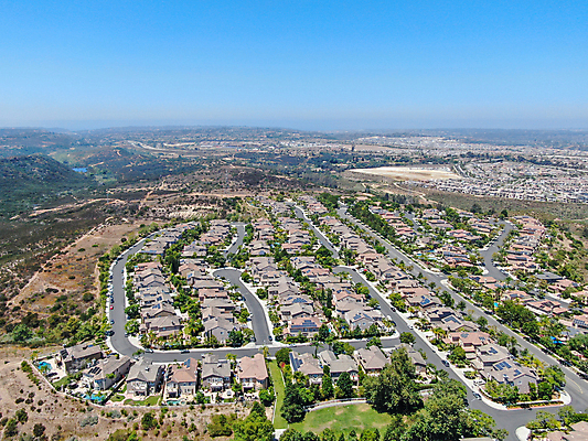 포토 JPG 해외이미지 구름 자연 하늘 지붕 부동산 주택 수영장 잔디 사람없음 야외 초록색 도시풍경 계곡 미국 재산 큼 땅 번짐 캘리포니아 지역 커뮤니티 이웃 대출 개발 교외 똑같은 조감도 진짜 스타일 비용 해외포토 자연요소 식물 컬러 북아메리카 풍경 건물 금융 경제 도시 크기 생태계 파일형식 효과 이미지허브