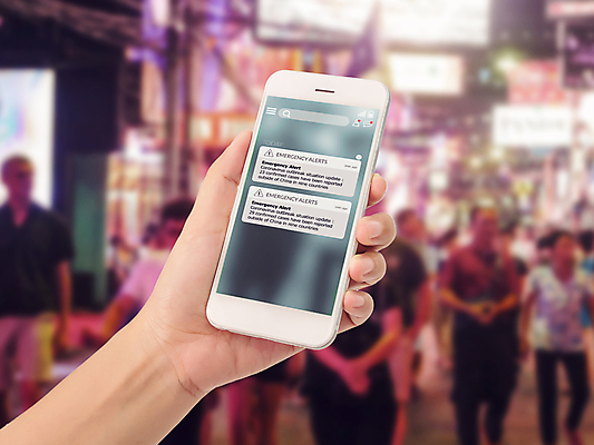 포토 JPG 해외이미지 손 인터넷 통신 모바일 경고 한명 안전 사람 스마트폰 핸드폰 믿음 디지털 스크린 중국 고통 정보 잡기 네트워크 뉴스 어플리케이션 질병 서비스 보안 지역 시스템 조심 온라인 전송 경보 문자메시지 업데이트 제어 사용자 해외포토 1 감정 아시아 의학 모션 신체부위 전자제품 스마트기기 메시지 파일형식 이미지허브