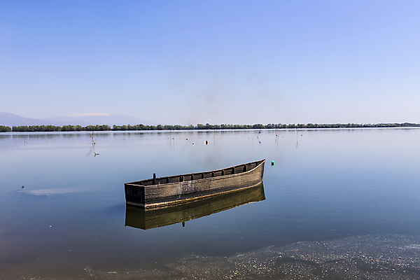 포토 JPG 해외이미지 호수 여행 백그라운드 하늘 휴가 휴식 산 항해 사람 사람없음 야외 목재 물 파란색 뷰티 반사 일출 침묵 황혼 일몰 금지 나뭇가지 만 보트 매끈함 나룻배 펠리컨 그리스 생태계 그리스인 마케도니아 해외포토 자연요소 서양인 나무 유럽 컬러 컨셉 배_교통 재료 조류 노을 소리 감각 파일형식 남유럽 이미지허브