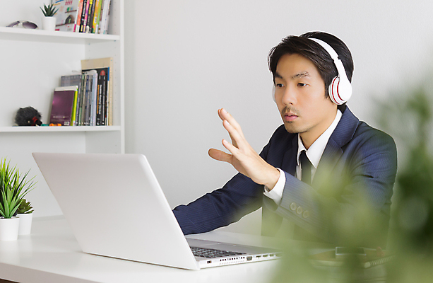 포토 JPG 해외이미지 백인 직업 남자 인터넷 비즈니스 사업가 통신 모바일 노동자 직장 한국 한명 사람 동양인 노트북 스마트폰 핸드폰 컴퓨터 사무실 일본 중국 업무 비즈니스맨 네트워크 연결 중개인 무선전화기 전화기 컨설턴트 상담 경영자 온라인 프리랜서 해외포토 서양인 1 아시아 회사 인종 전자제품 스마트기기 작업 직장인 전문직 리더 파일형식 이미지허브