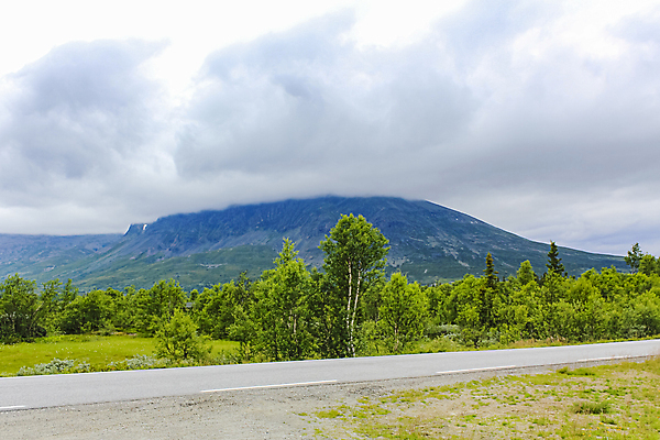 포토 JPG 해외이미지 나무 전통 유럽 문화 도로 호수 여행 자연 하늘 지붕 휴가 산 노르웨이 사람없음 야외 가로 초록색 파란색 농가 갈색 마을 계곡 시골 역사 농부 숲 오두막 땅 언덕 시골집 스칸디나비아 주거지 해외포토 식물 직업 나라 길 컬러 교통시설 주택 농장 생태계 파일형식 이미지허브